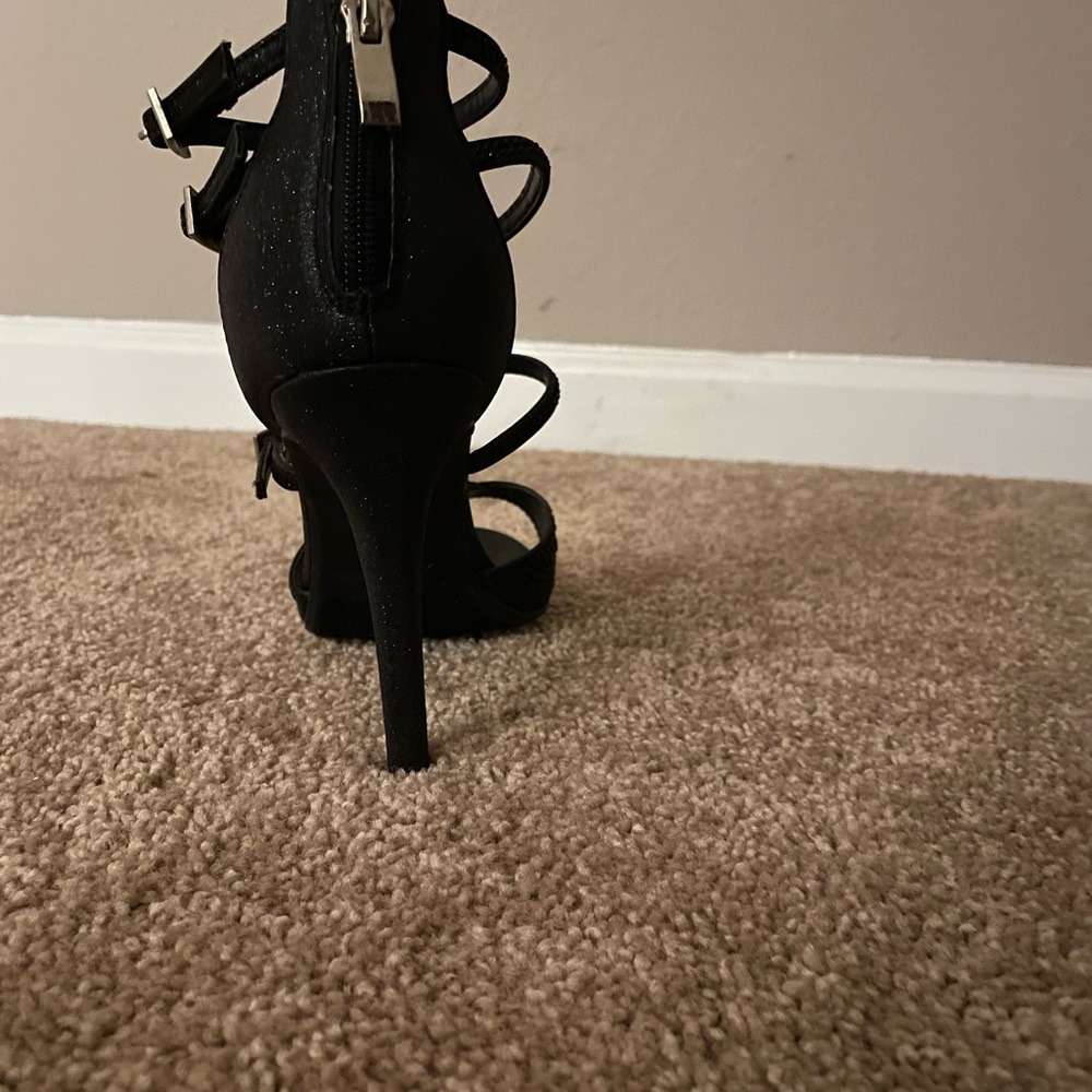 Heels - Picture 3 of 4